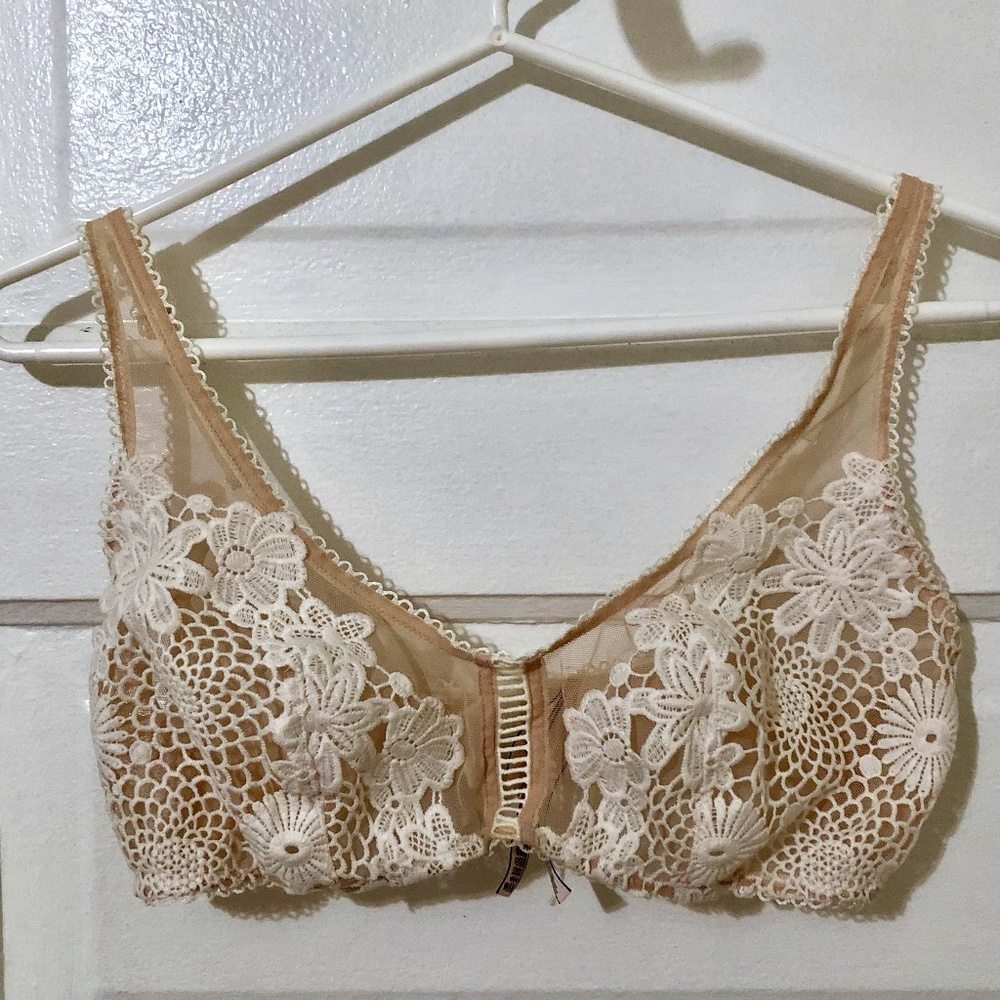 Victoria's Secret Flower Lace Bra